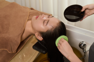 Gội đầu thải độc Ngải Cứu